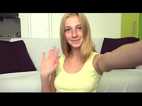 ❤️ Wenn ich gelangweilt bin, masturbiere ich faul meine rosa Muschi ️❌ Sex video bei uns ️❤