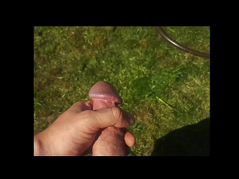 ❤️ Hot Hottie bekommt ihre rosa Pussy gefickt und spritzt in einem Sommergarten ab ️❌ Sex video bei uns ️❤