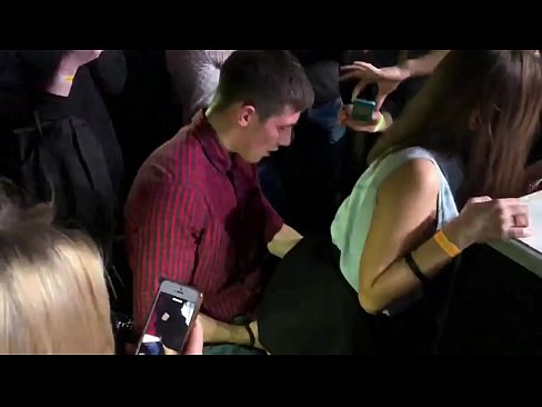 ❤️ Echter Sex in einem russischen Nachtclub. 18-jährige russische Mädchen in den Anus und Vagina gefickt in einem Nachtclub ️❌ Sex video bei uns ️❤