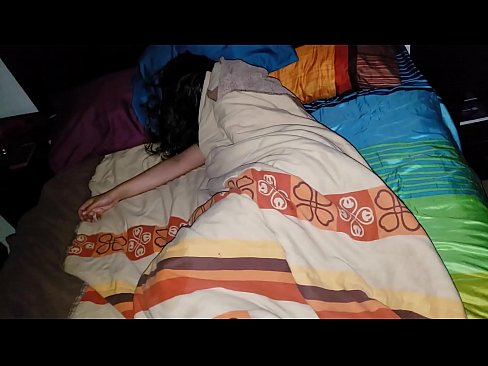 ❤️ Stiefsohn beschimpft seine junge Stiefmutter, während sie schläft. ️❌ Sex video bei uns ️❤
